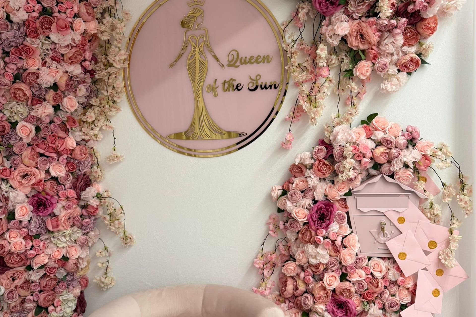 Salon Queen of the Sun