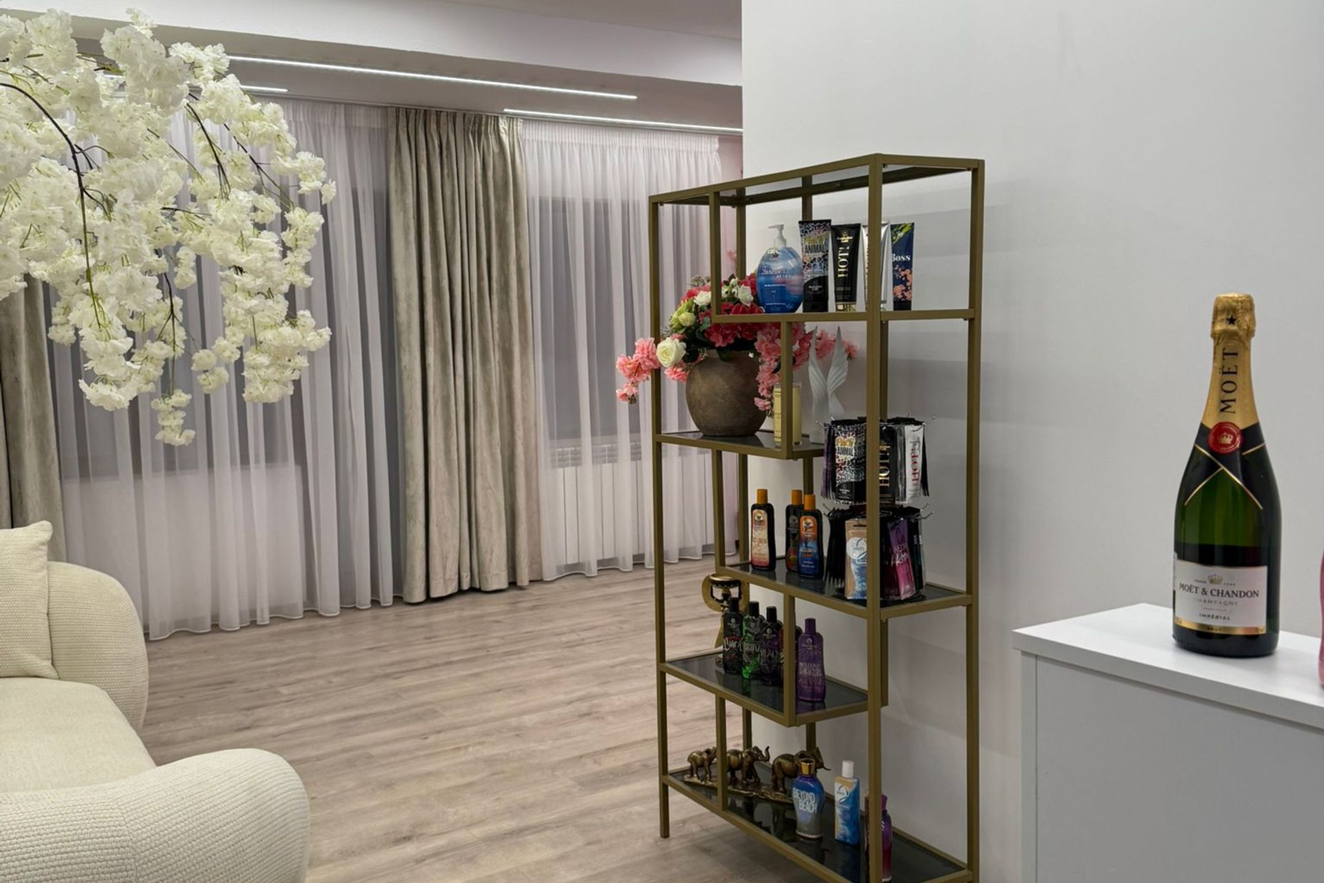 Salon Queen of the Sun